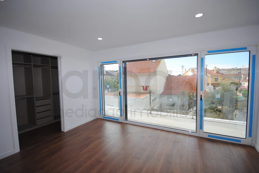 Moradia T4 para Venda em São Domingos de Rana Foto 34