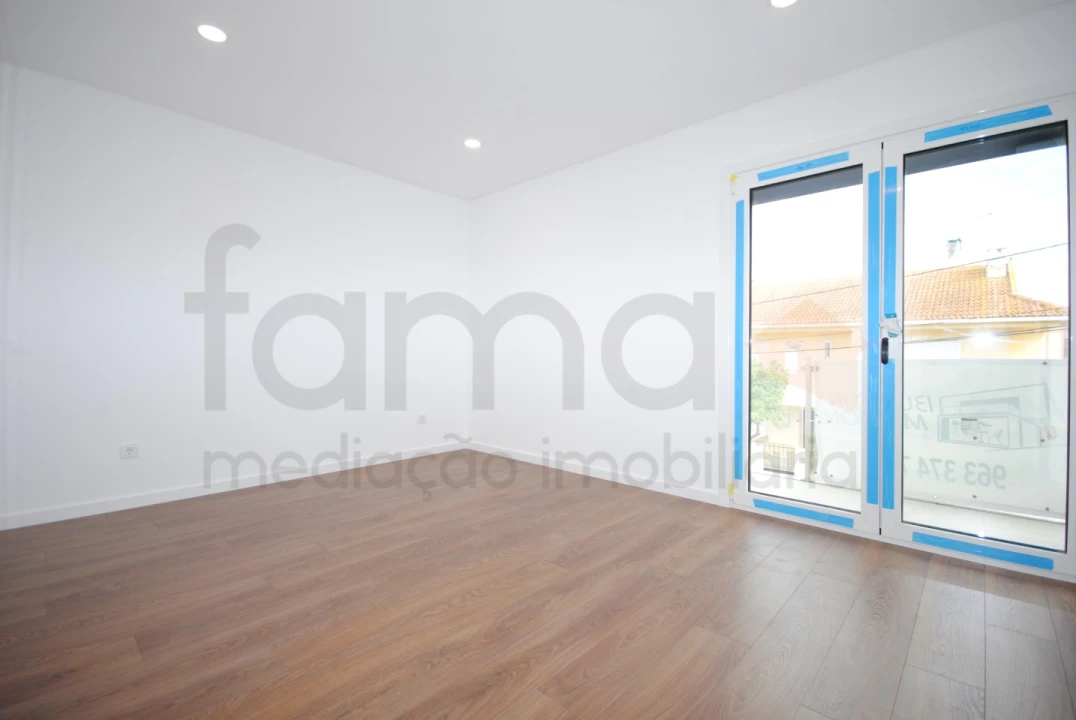 Moradia T4 para Venda em São Domingos de Rana Foto 37