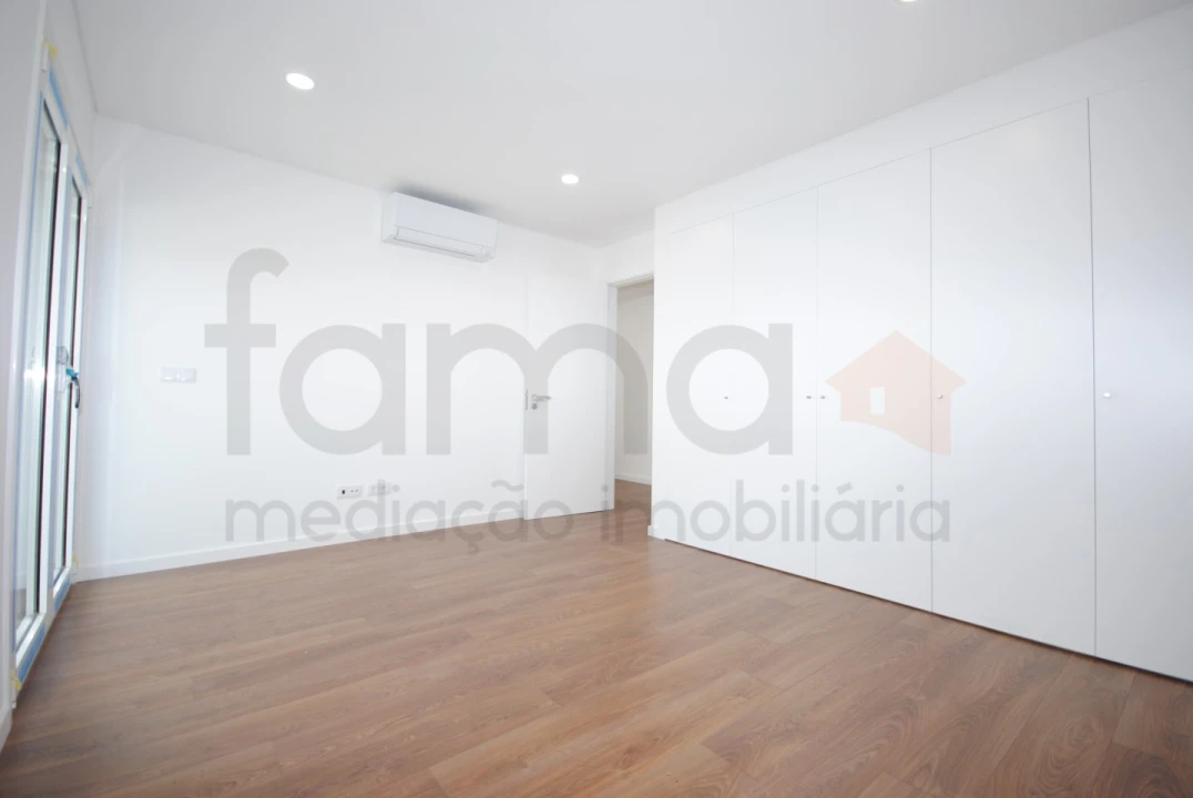 Moradia T4 para Venda em São Domingos de Rana Foto 39