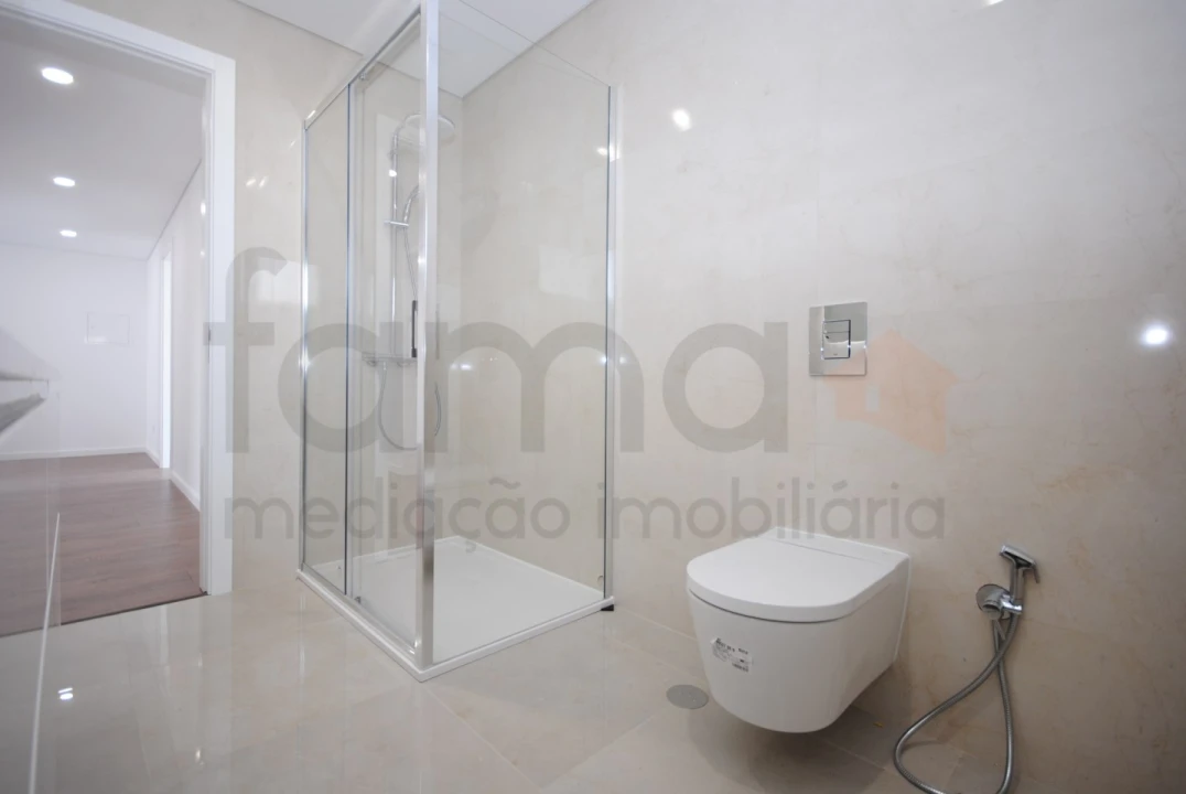 Moradia T4 para Venda em São Domingos de Rana Foto 42