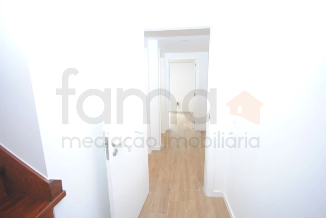 Moradia T4 para Venda em São Domingos de Rana Foto 50