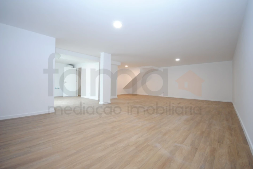 Moradia T4 para Venda em São Domingos de Rana Foto 53