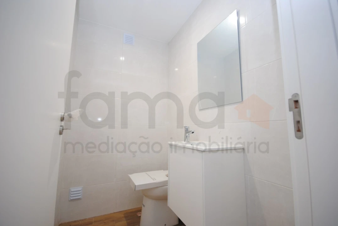 Moradia T4 para Venda em São Domingos de Rana Foto 57