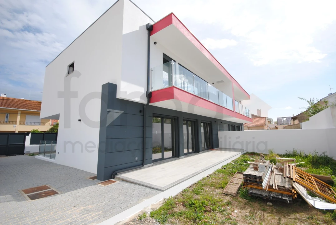 Moradia T4 para Venda em São Domingos de Rana Foto 64