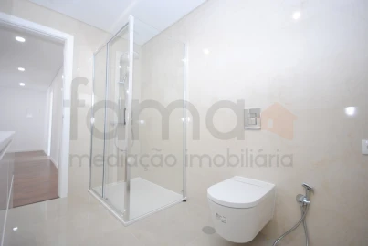 Moradia T4 para Venda em São Domingos de Rana