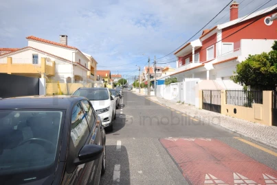 Moradia T4 para Venda em São Domingos de Rana