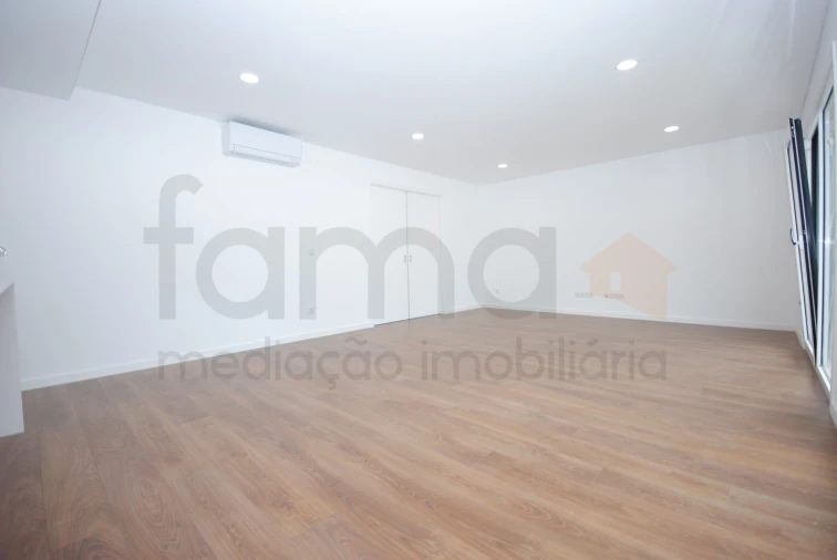 Moradia T4 para Venda em São Domingos de Rana Foto 11