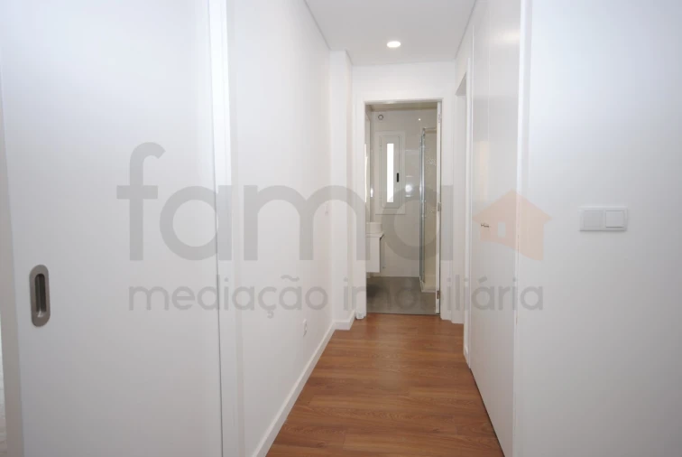 Moradia T4 para Venda em São Domingos de Rana Foto 13