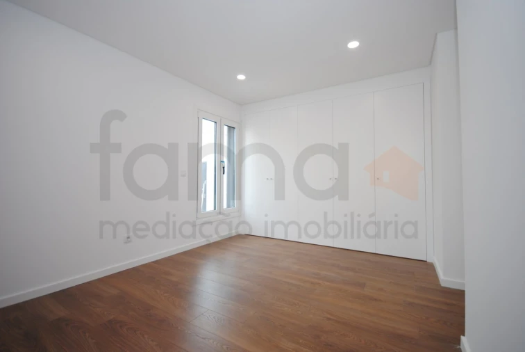 Moradia T4 para Venda em São Domingos de Rana Foto 18
