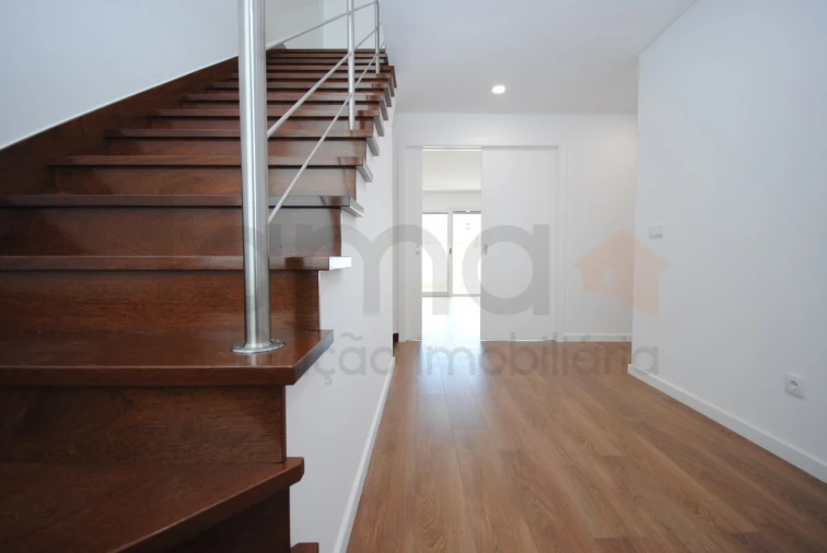 Moradia T4 para Venda em São Domingos de Rana Foto 22