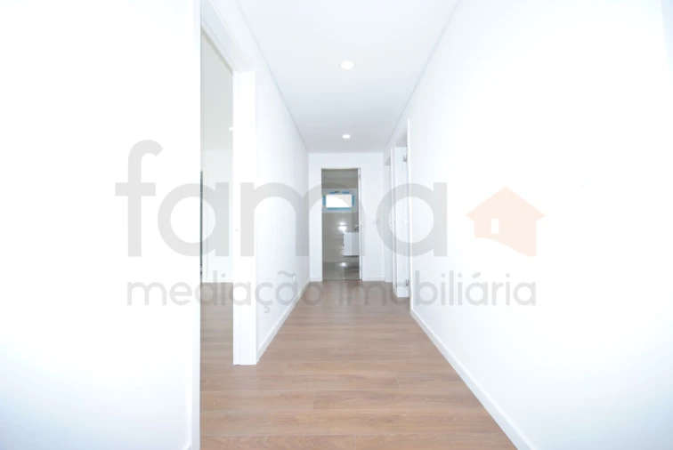 Moradia T4 para Venda em São Domingos de Rana Foto 33