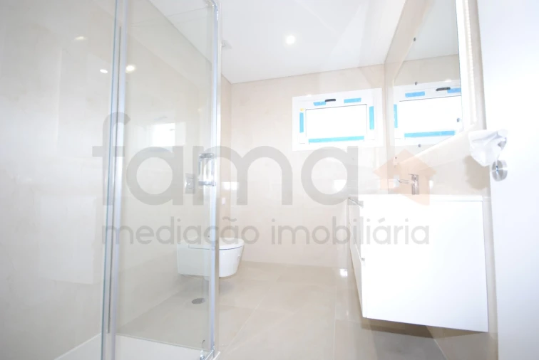 Moradia T4 para Venda em São Domingos de Rana Foto 40