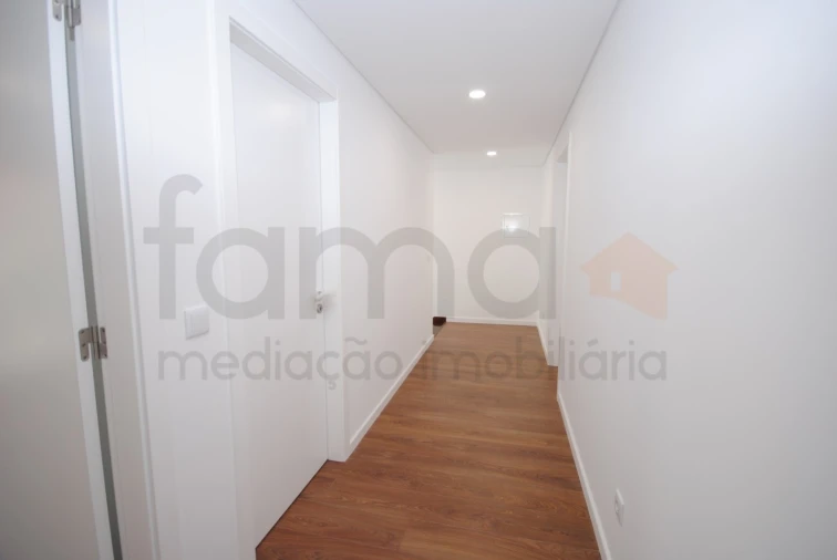 Moradia T4 para Venda em São Domingos de Rana Foto 45