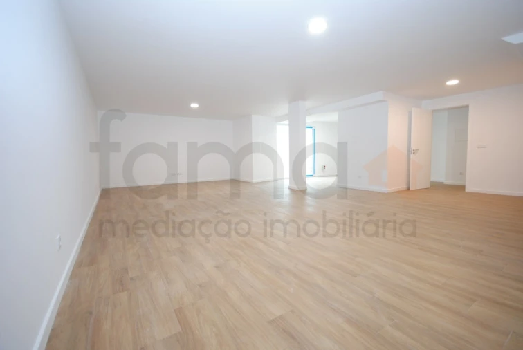 Moradia T4 para Venda em São Domingos de Rana Foto 52