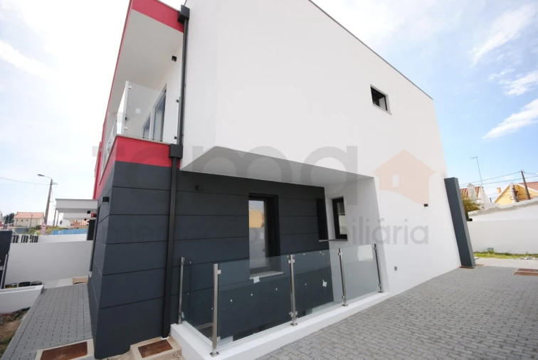 Moradia T4 para Venda em São Domingos de Rana Foto 61