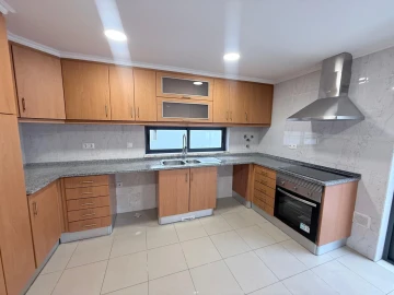 Moradia T5 para Venda em Laranjeiro e Feijó