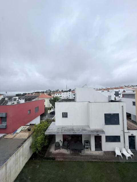 Moradia T5 para Venda em Laranjeiro e Feijó