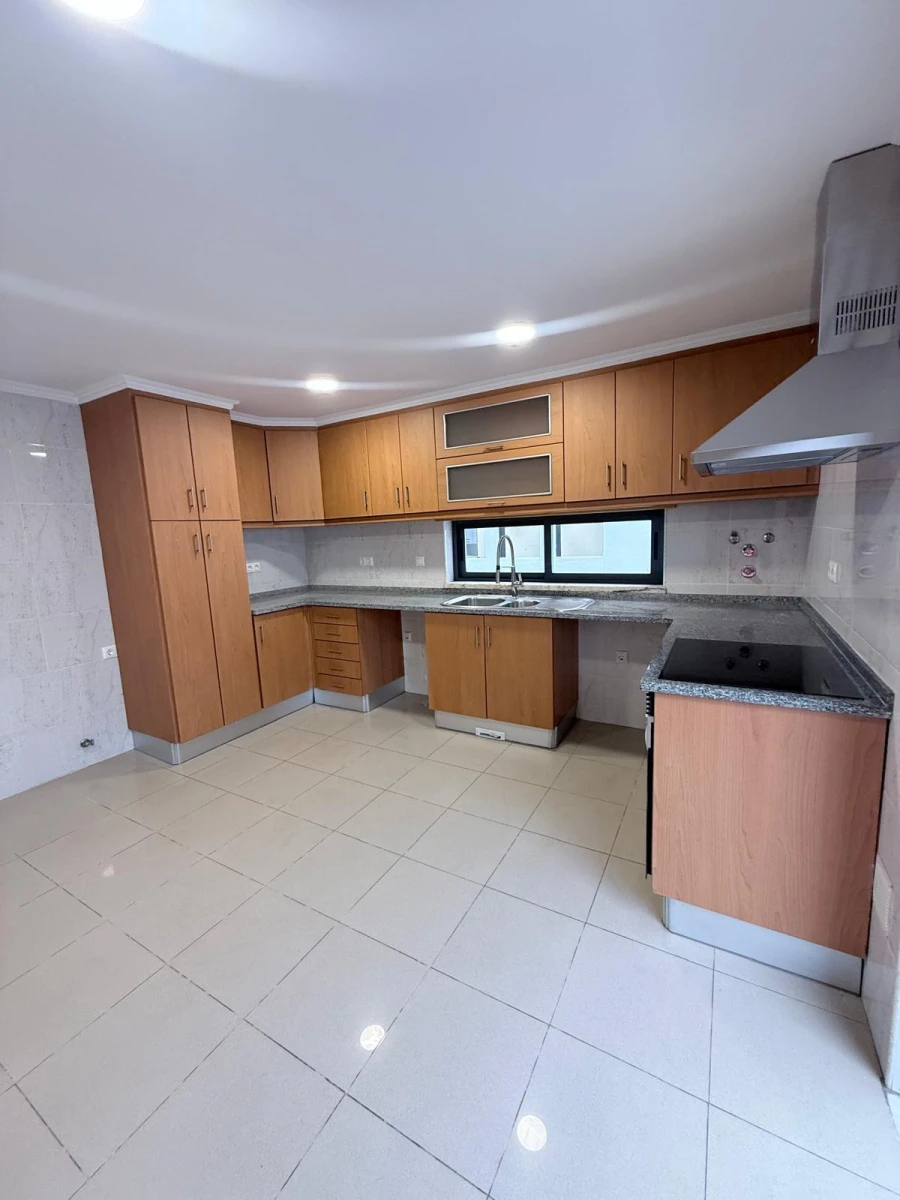 Moradia T5 para Venda em Laranjeiro e Feijó Foto 7