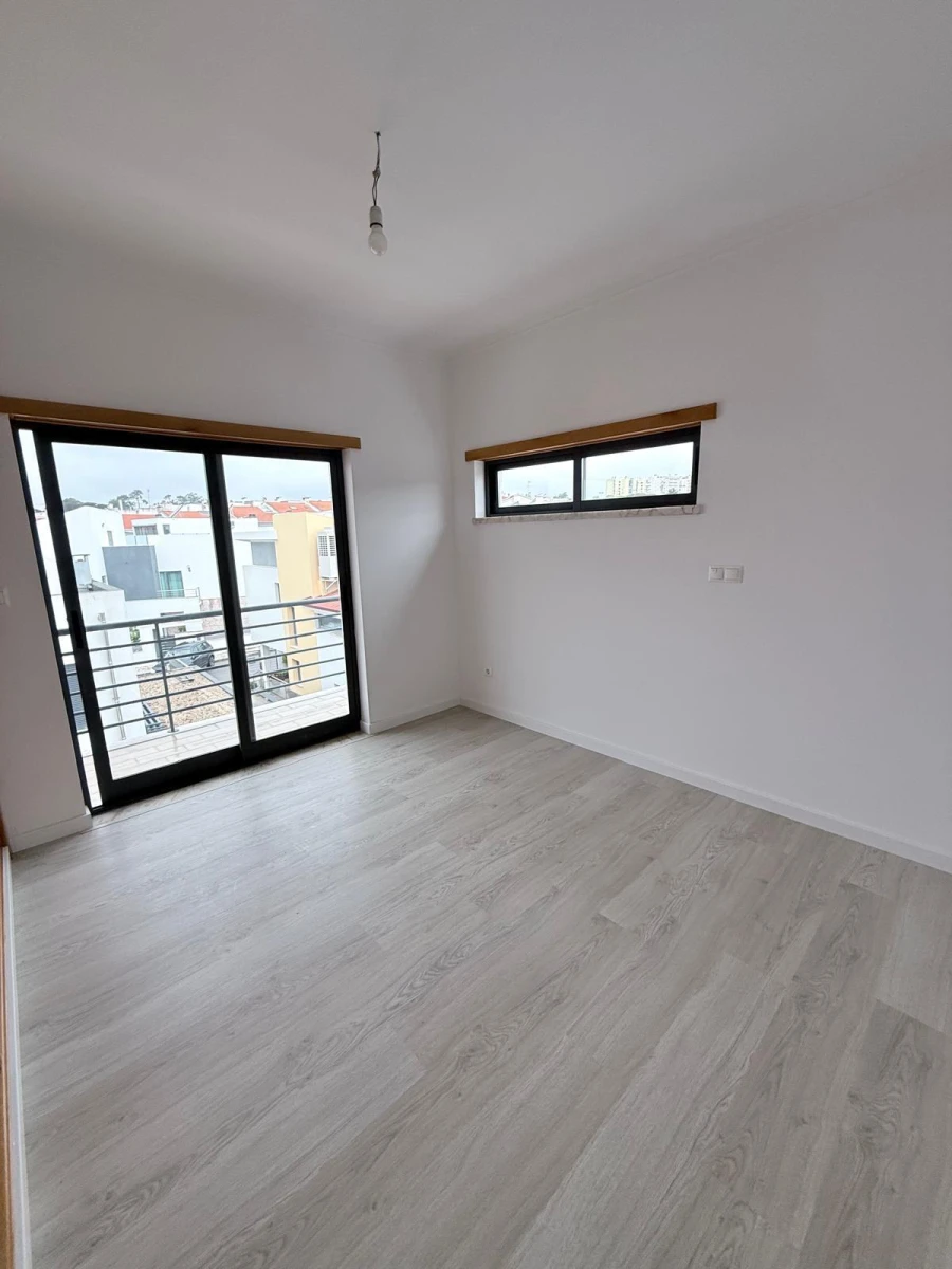 Moradia T5 para Venda em Laranjeiro e Feijó Foto 20