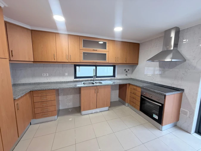 Moradia T5 para Venda em Laranjeiro e Feijó Foto 5