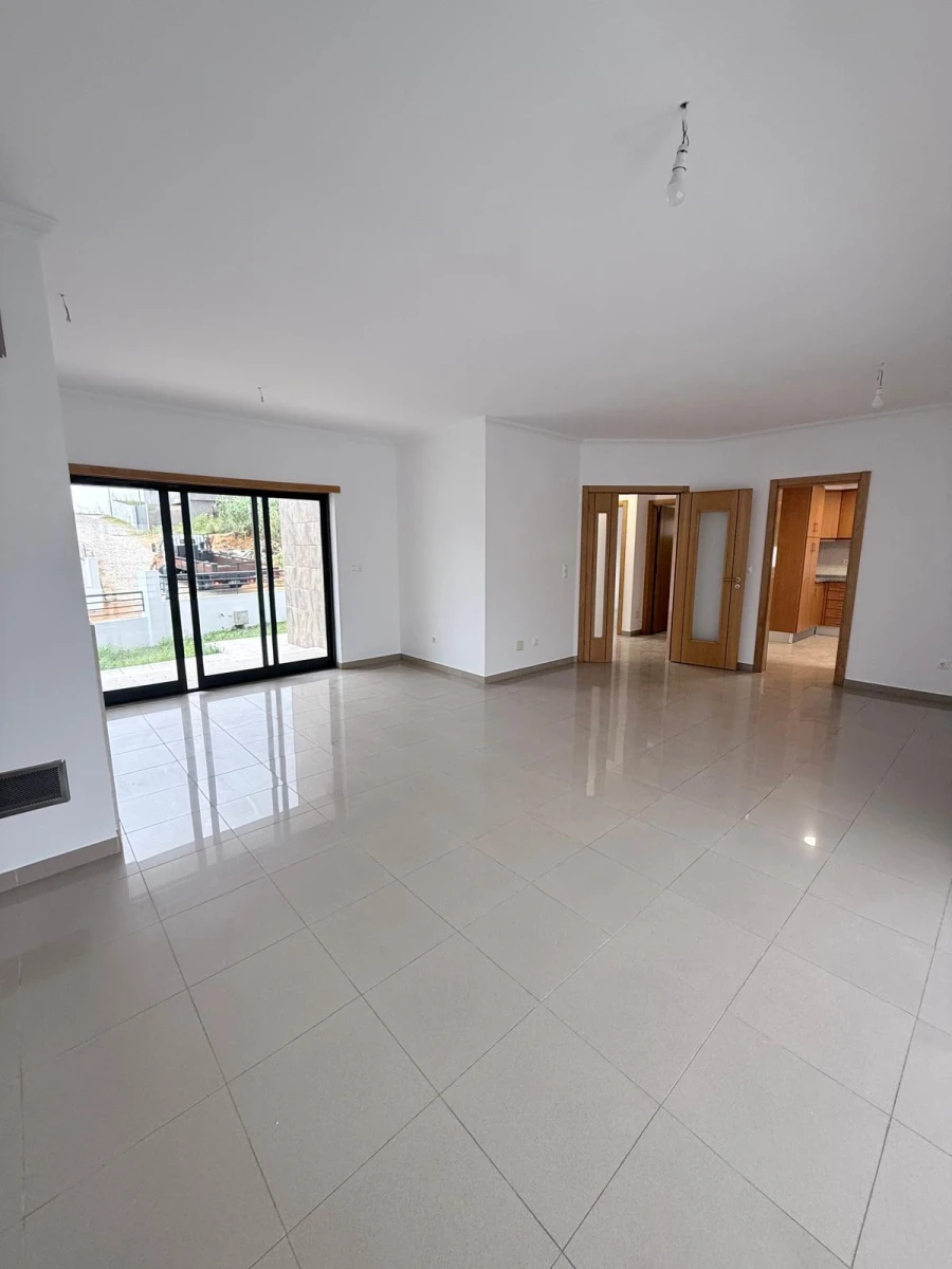 Moradia T5 para Venda em Laranjeiro e Feijó Foto 10