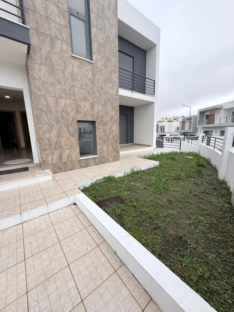 Moradia T5 para Venda em Laranjeiro e Feijó Foto 17