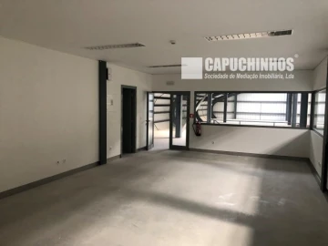 Armazém para Venda em Samora Correia