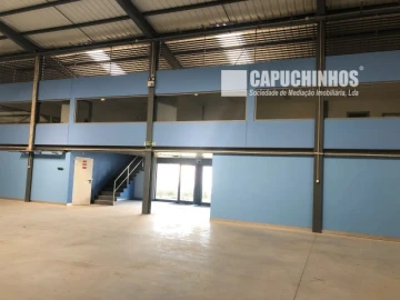 Armazém para Venda em Samora Correia