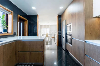 Moradia T4 para Venda em Coronado (São Romão e São Mamede)