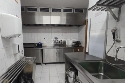 Negócio para Venda em Santa Marinha e São Pedro da Afurada