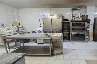 Negócio para Venda em Santa Marinha e São Pedro da Afurada