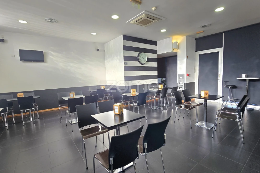 Negócio para Venda em Santa Marinha e São Pedro da Afurada Foto 6