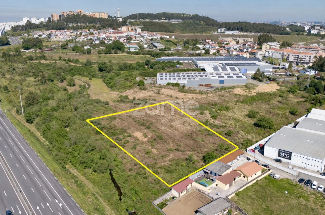 Terreno para Venda em Vilar de Andorinho Foto 1