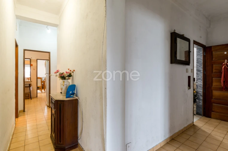 Moradia T6 para Venda em Pontinha e Famões Foto 18