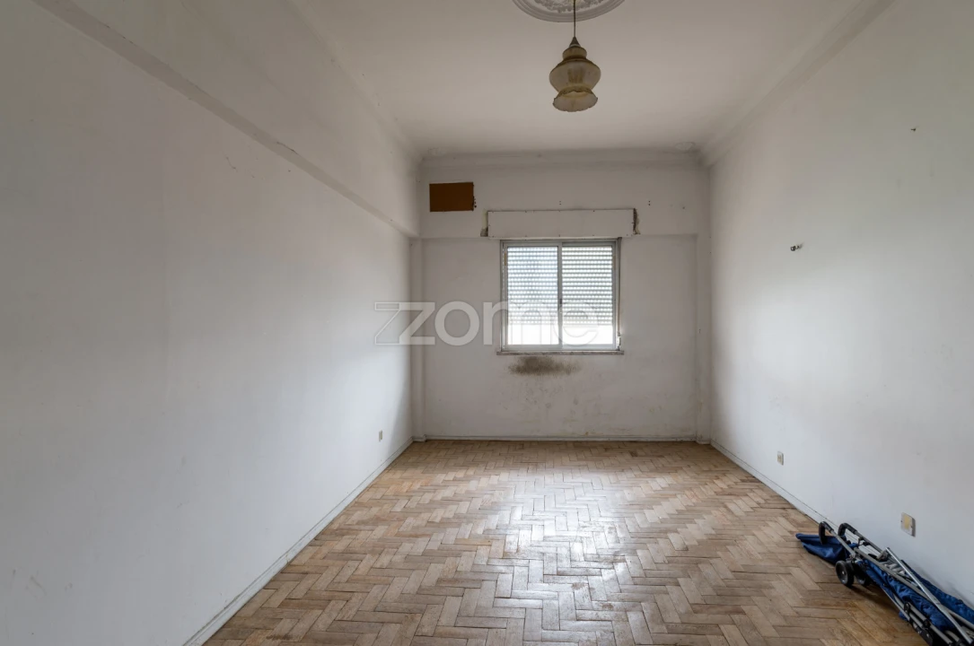 Moradia T6 para Venda em Pontinha e Famões Foto 11