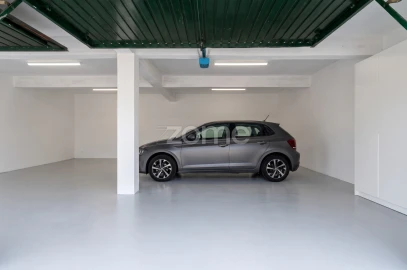Moradia T4 para Venda em Pontinha e Famões