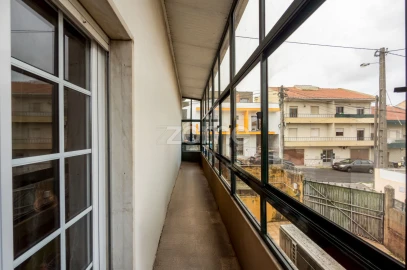 Moradia T4 para Venda em Pontinha e Famões