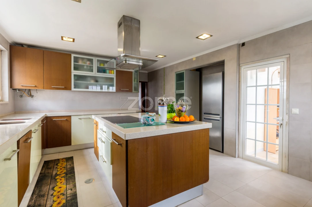 Moradia T4 para Venda em Pontinha e Famões Foto 7