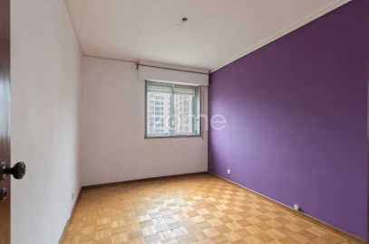 Apartamento T2 para Arrendamento em Santo António dos Cavaleiros e Frielas