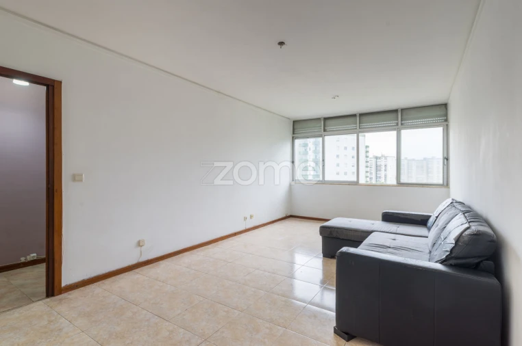 Apartamento T2 para Arrendamento em Santo António dos Cavaleiros e Frielas Foto 4