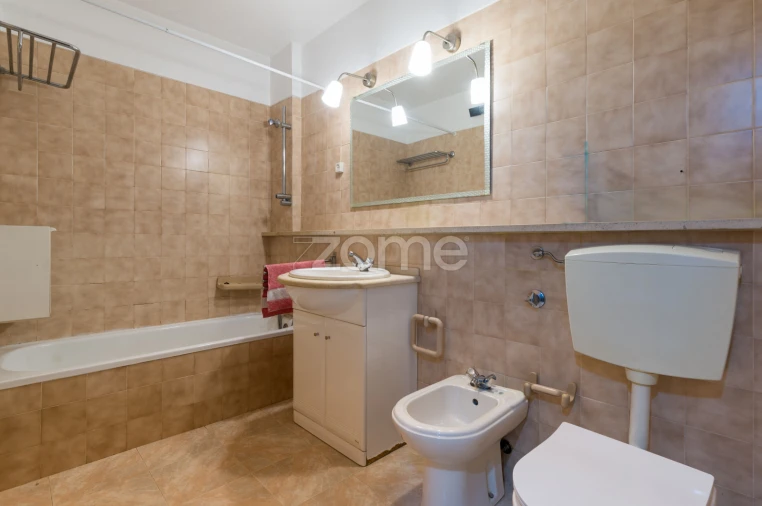 Apartamento T2 para Arrendamento em Santo António dos Cavaleiros e Frielas Foto 15