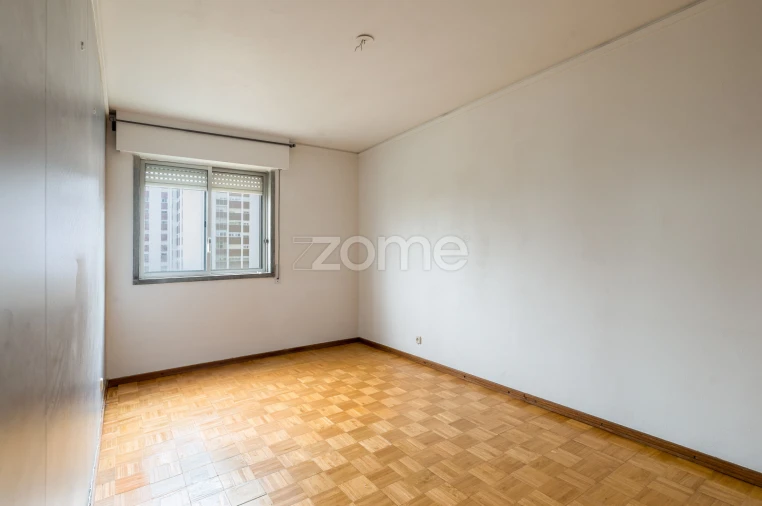 Apartamento T2 para Arrendamento em Santo António dos Cavaleiros e Frielas Foto 7