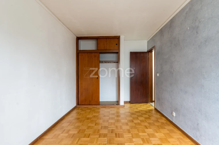 Apartamento T2 para Arrendamento em Santo António dos Cavaleiros e Frielas Foto 6