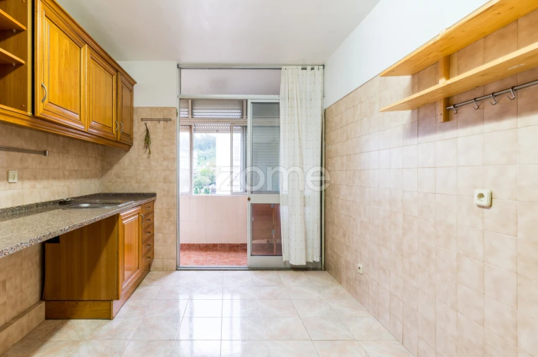 Apartamento T2 para Arrendamento em Santo António dos Cavaleiros e Frielas Foto 10