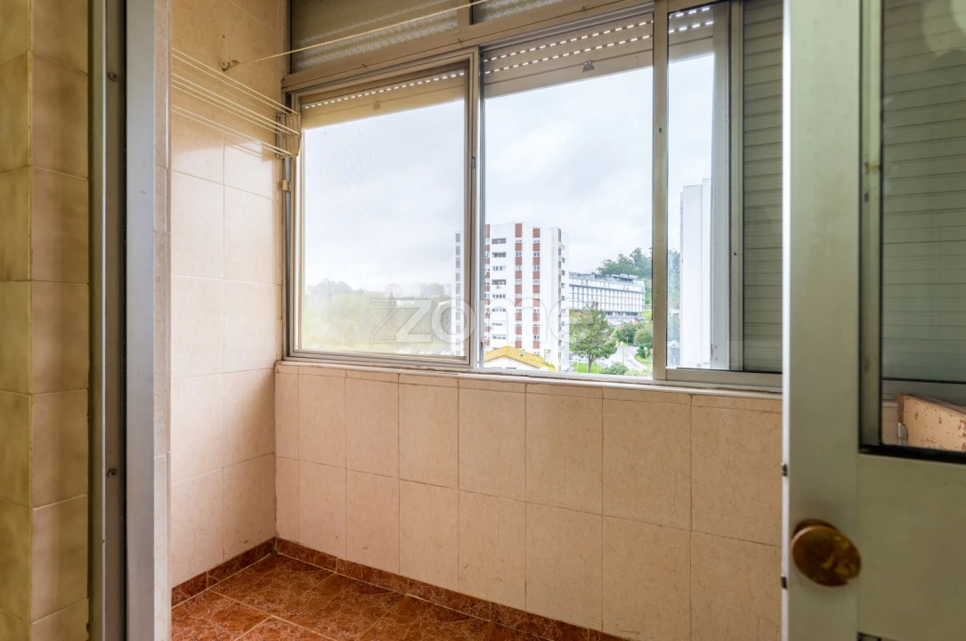 Apartamento T2 para Arrendamento em Santo António dos Cavaleiros e Frielas Foto 13