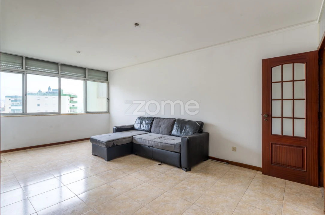 Apartamento T2 para Arrendamento em Santo António dos Cavaleiros e Frielas Foto 3