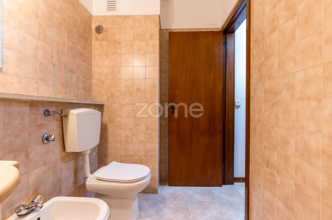 Apartamento T2 para Arrendamento em Santo António dos Cavaleiros e Frielas Foto 16