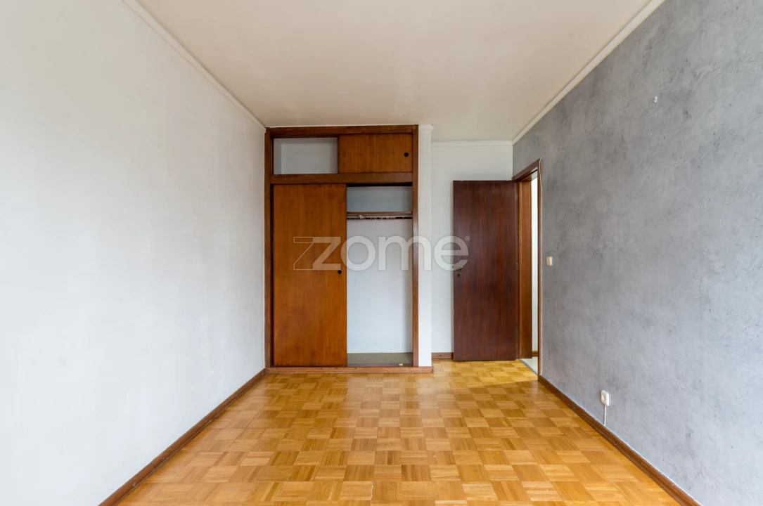 Apartamento T2 para Arrendamento em Santo António dos Cavaleiros e Frielas Foto 6