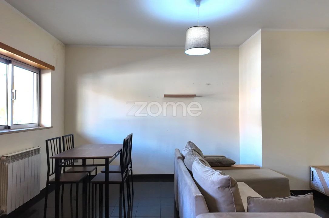 Apartamento T1 para Arrendamento em Santo Antonio dos Olivais Foto 10