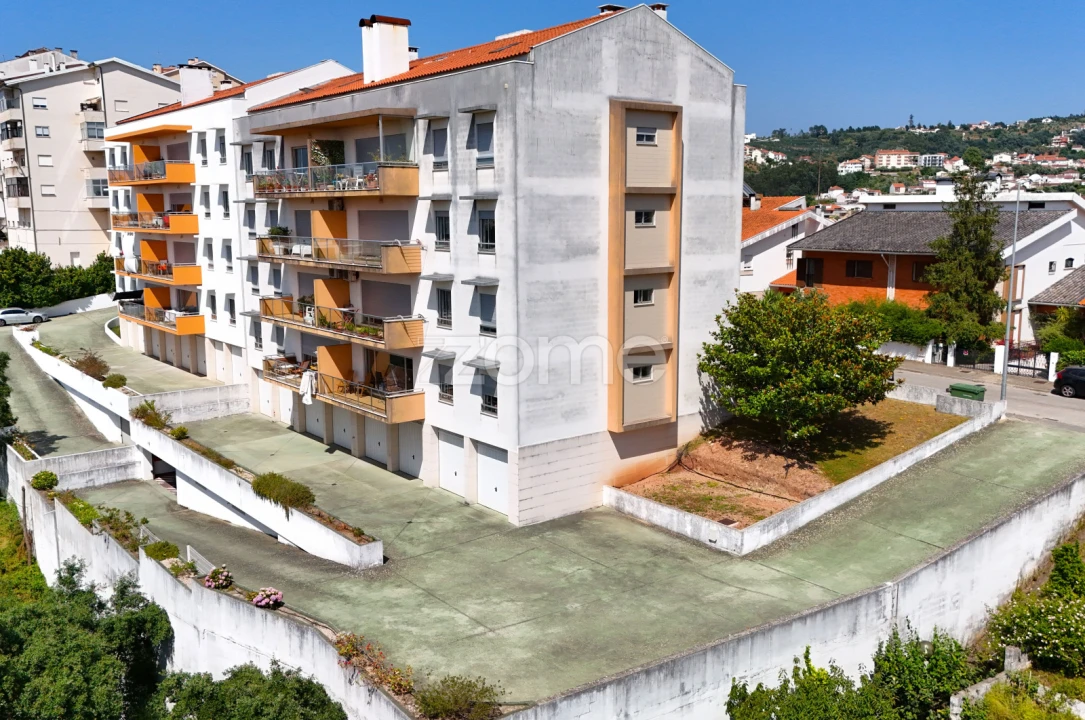 Apartamento T1 para Arrendamento em Santo Antonio dos Olivais Foto 22